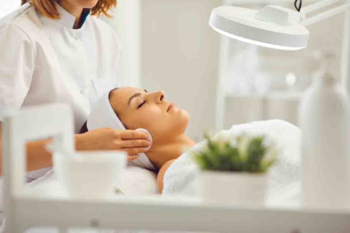 Saiba Tudo Sobre A Massagem Lifting Facial Como Aplicar E Seus Benefícios News Cotidiano 