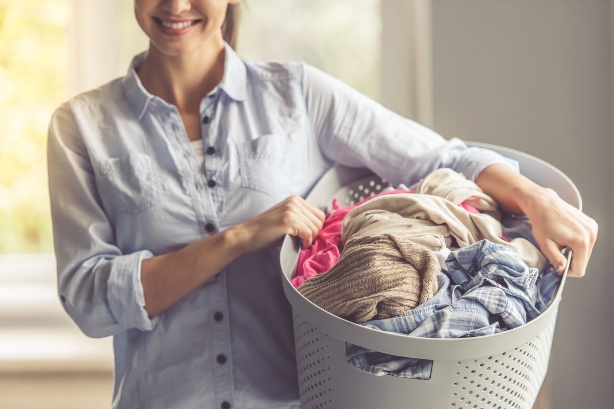 Qual a maneira correta de lavar roupa?