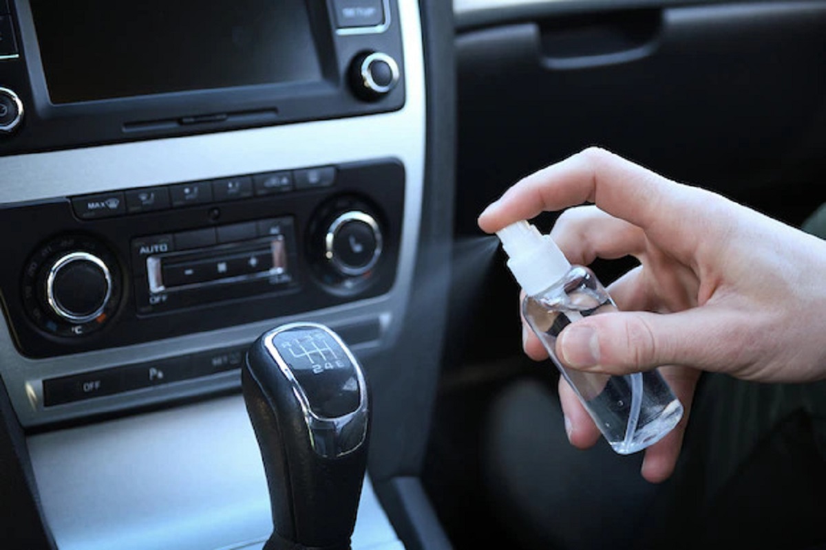 Como eliminar mau cheiro no interior do carro – Limpe como um profissional com estas dicas Foto: Freepik
