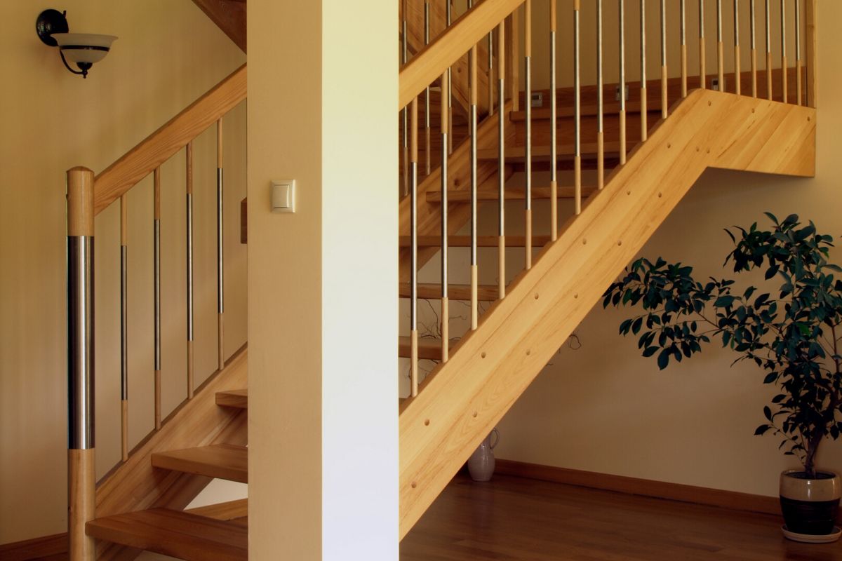 A beleza da escada de madeira   