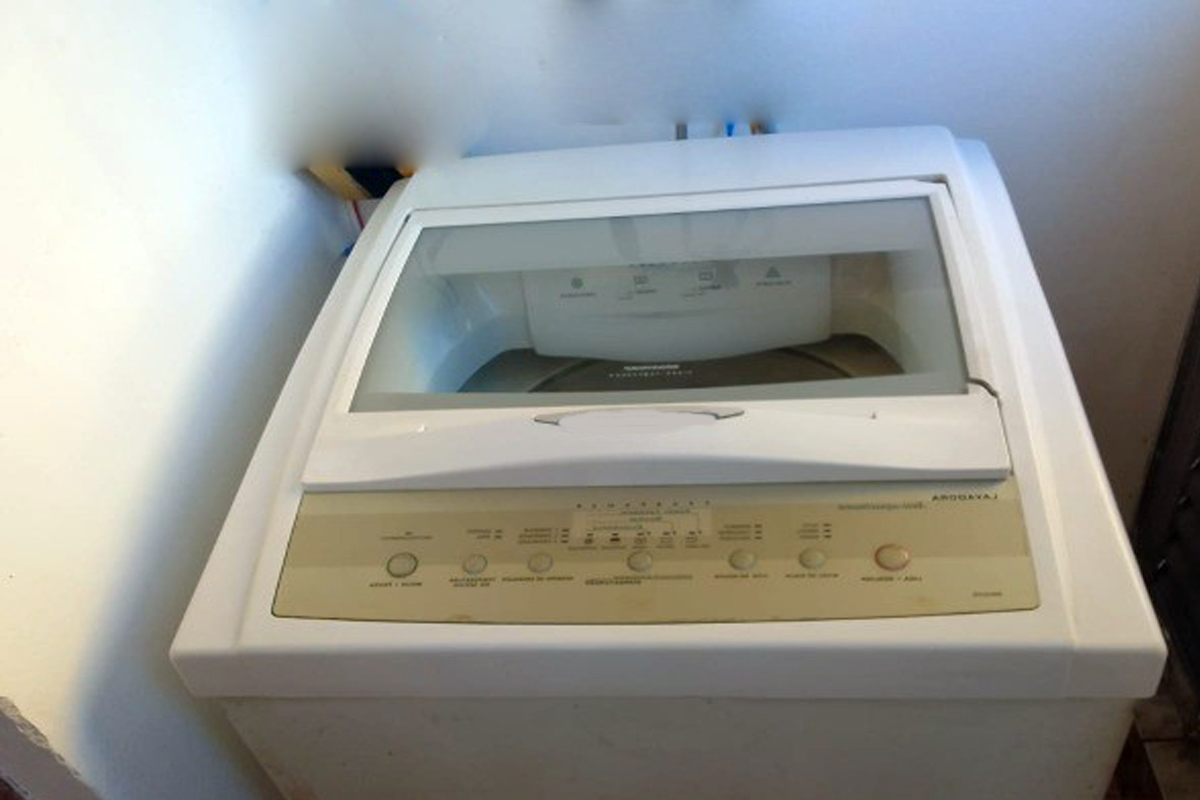 Como eliminar manchas e ferragens do tanque de lavar roupas?Como eliminar manchas e ferragens do tanque de lavar roupas?