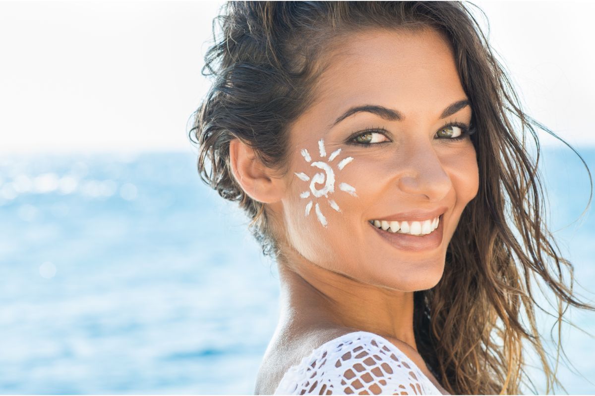 Descubra se o protetor solar para o corpo também pode ser usado no rosto — Reprodução Canva