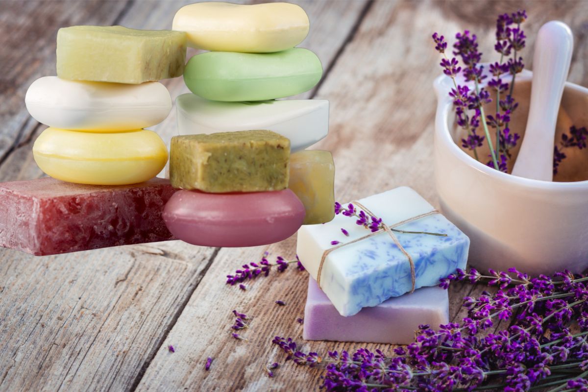 Descubra os melhores sabonetes de limpeza para pele e as diferenças comuns — Reprodução Canva