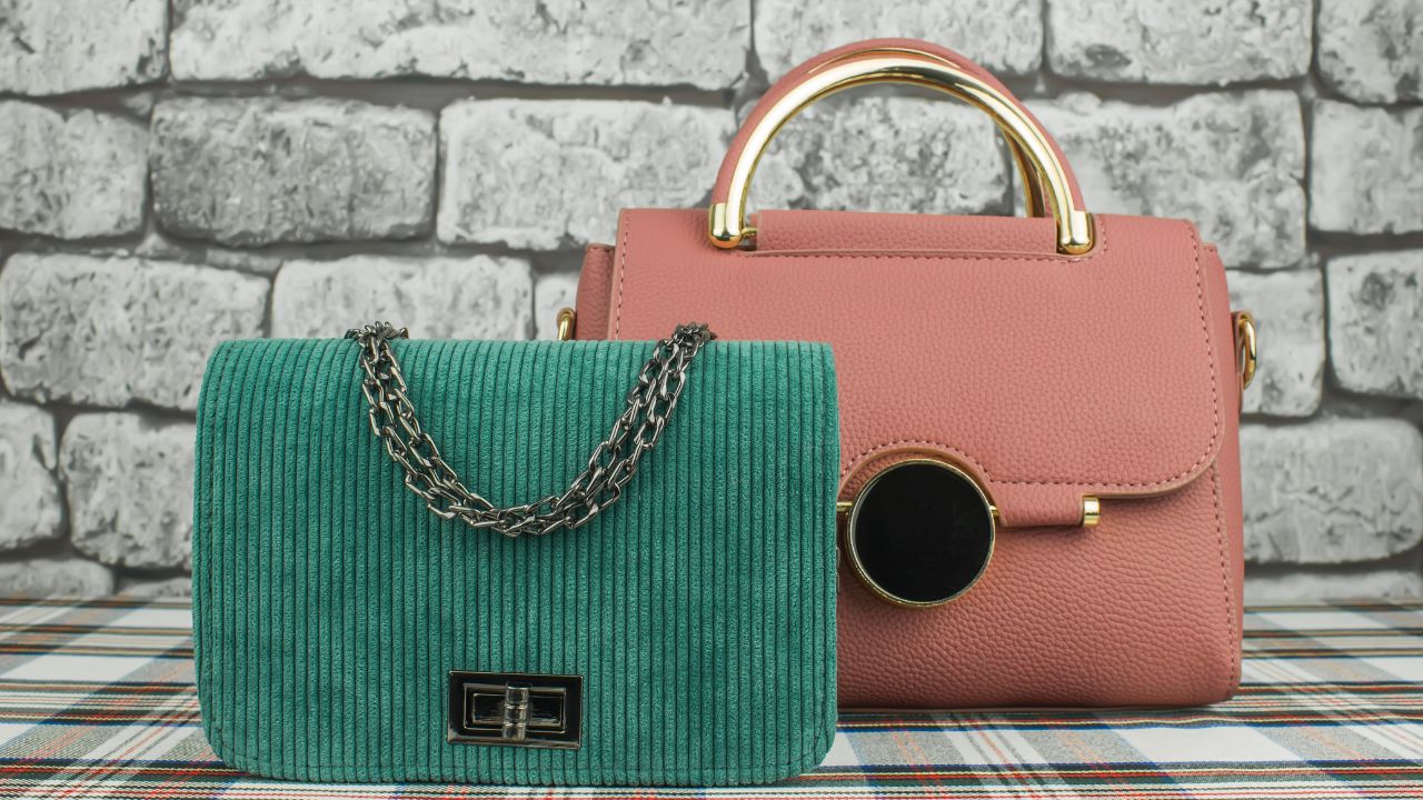 Confira 4 tipos e estilos de bolsas femininas perfeitas para o ambiente de trabalho - Foto: Canva