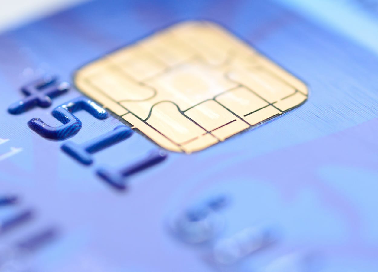 Ademais, os clientes mais novos da fintech já recebem, no endereço informado, um cartão que tem as duas funções nativas: crédito e débito