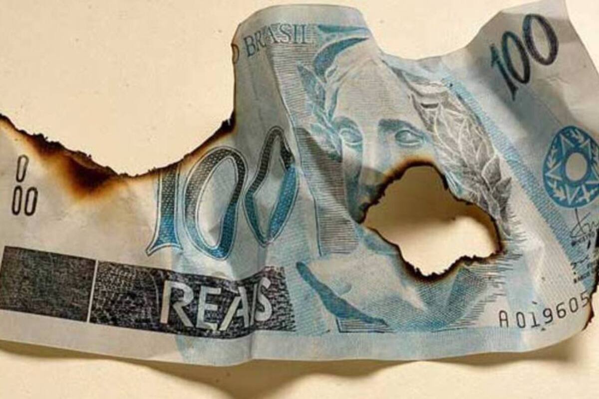 queimar dinheiro é crime