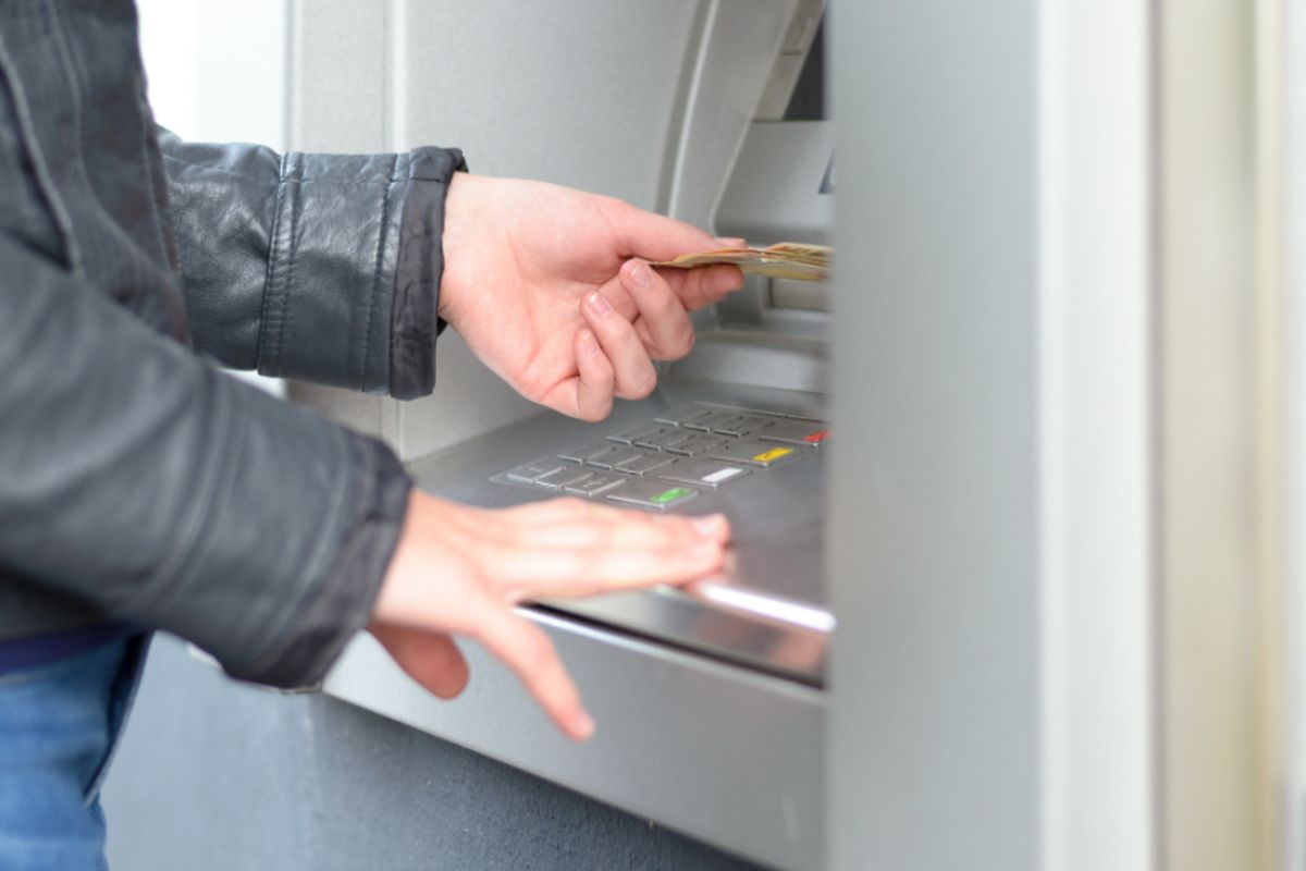 Como depositar dinheiro no Nubank pelo caixa eletrônico?