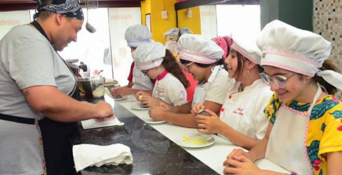 Bruschetta de pizza: o chef de cozinha Johnathan Reis ensina como fazer o prato com os pequenos