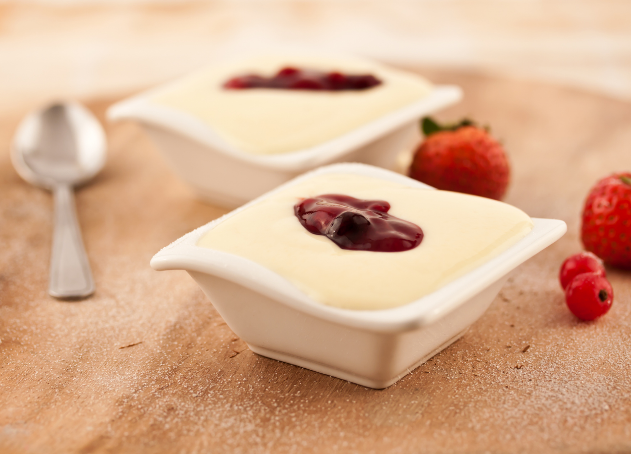 Creme de ninho com calda de morango