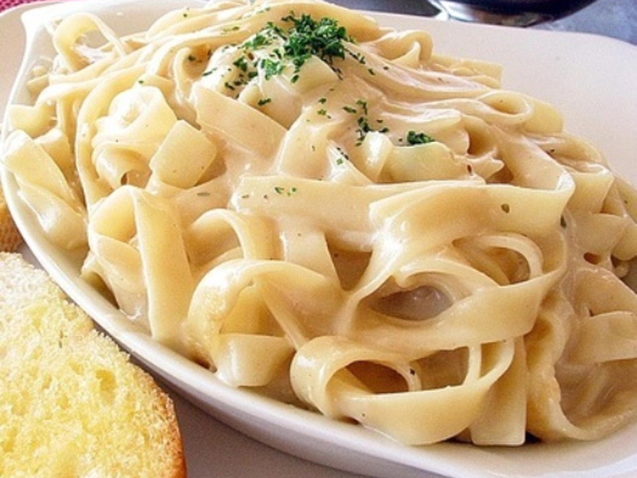Macarrão Fettuccine ao molho Alfredo