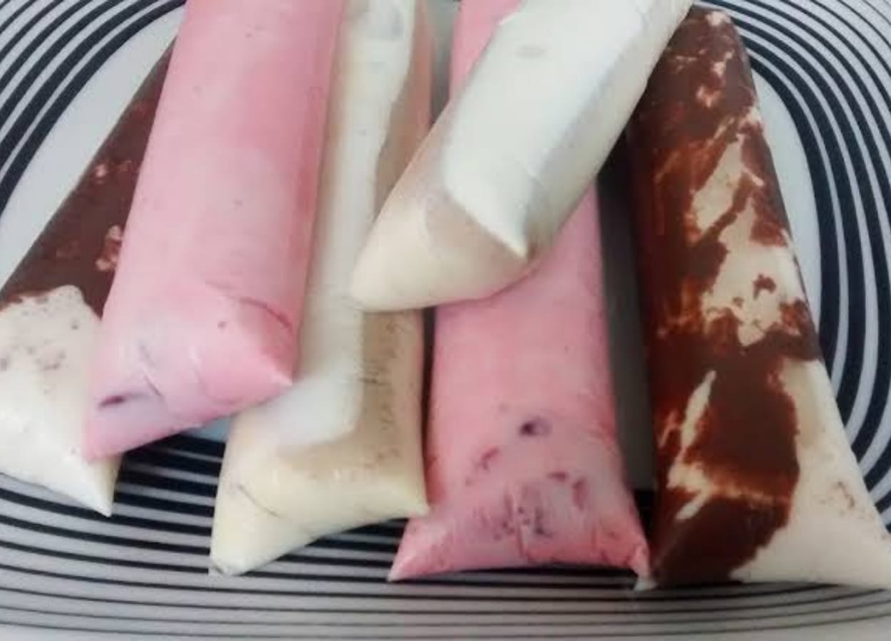 Esse sorvete caseiro, servido em um saquinho, é também bastante conhecido como “chup chup”, bem como “sacolé”, “dindin”