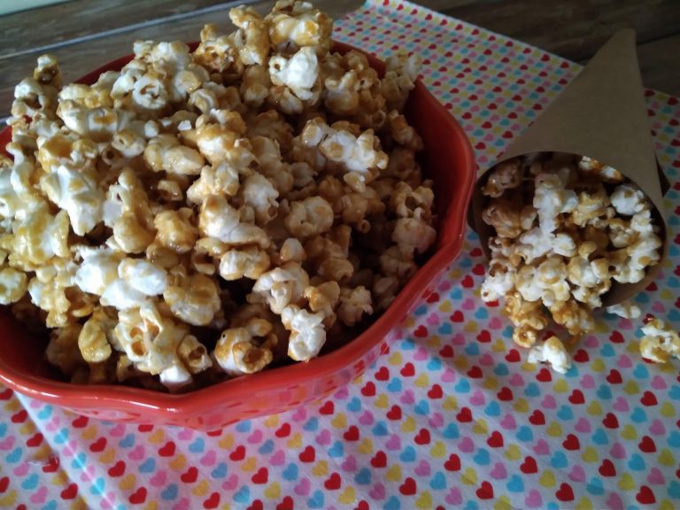 Saiba como fazer pipoca doce om caramelo em casa