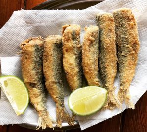 sardinha frita para o almoço