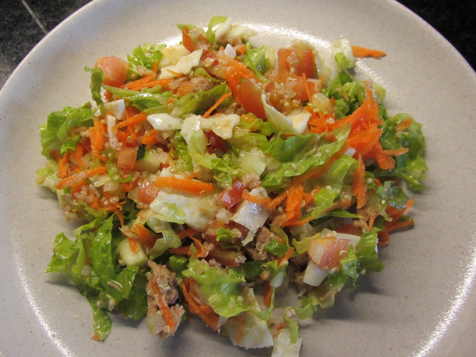 Receita de Salada de folhas com atum para o almoço