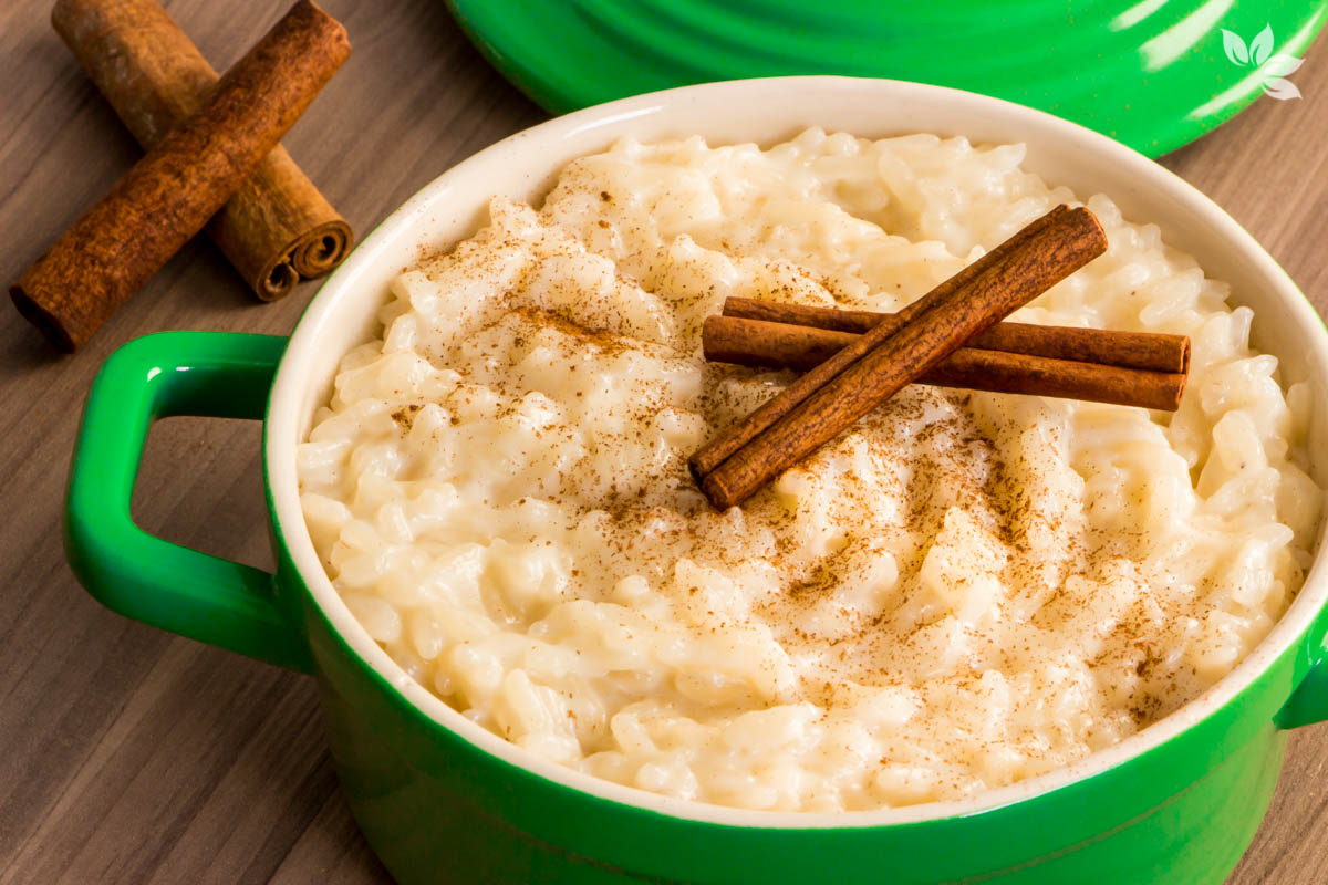 Arroz doce com açúcar queimado.