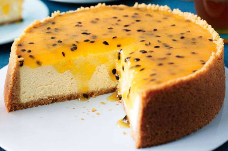 sobremesa, receita de cheesecake com calda de maracujá 