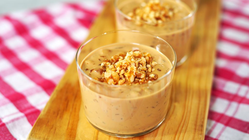 Canjica com doce de leite e paçoca