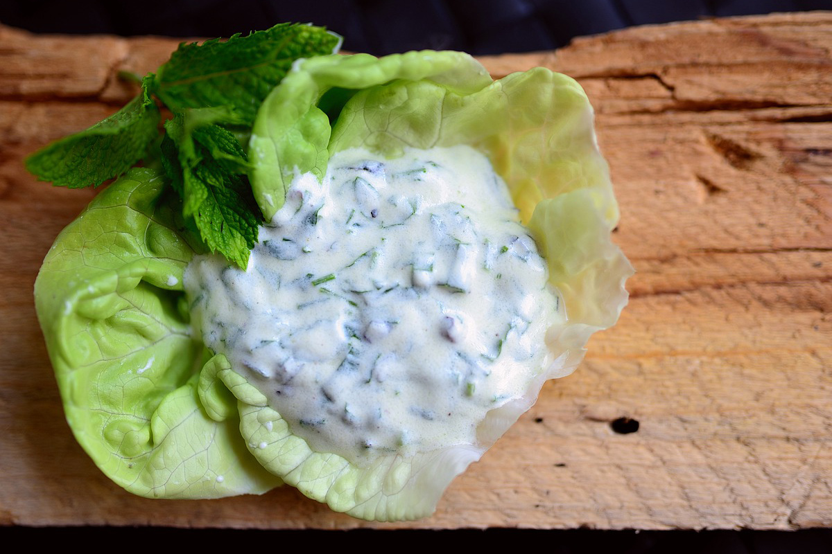 Aprenda a receita de molho de iogurte para saladas - Reprodução Pixabay