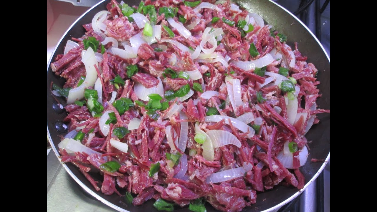 Carne seca frita com cebola, receita prática