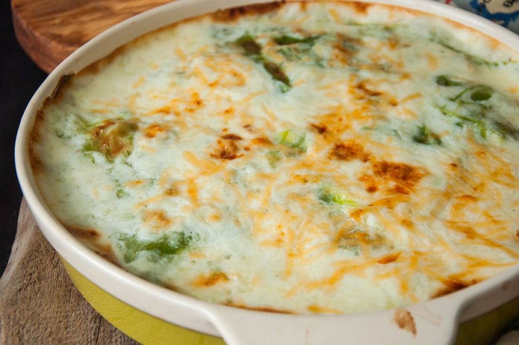 Chuchu gratinado no forno uma receita saudável rica em sabor e nada sem graça Receitas Fáceis