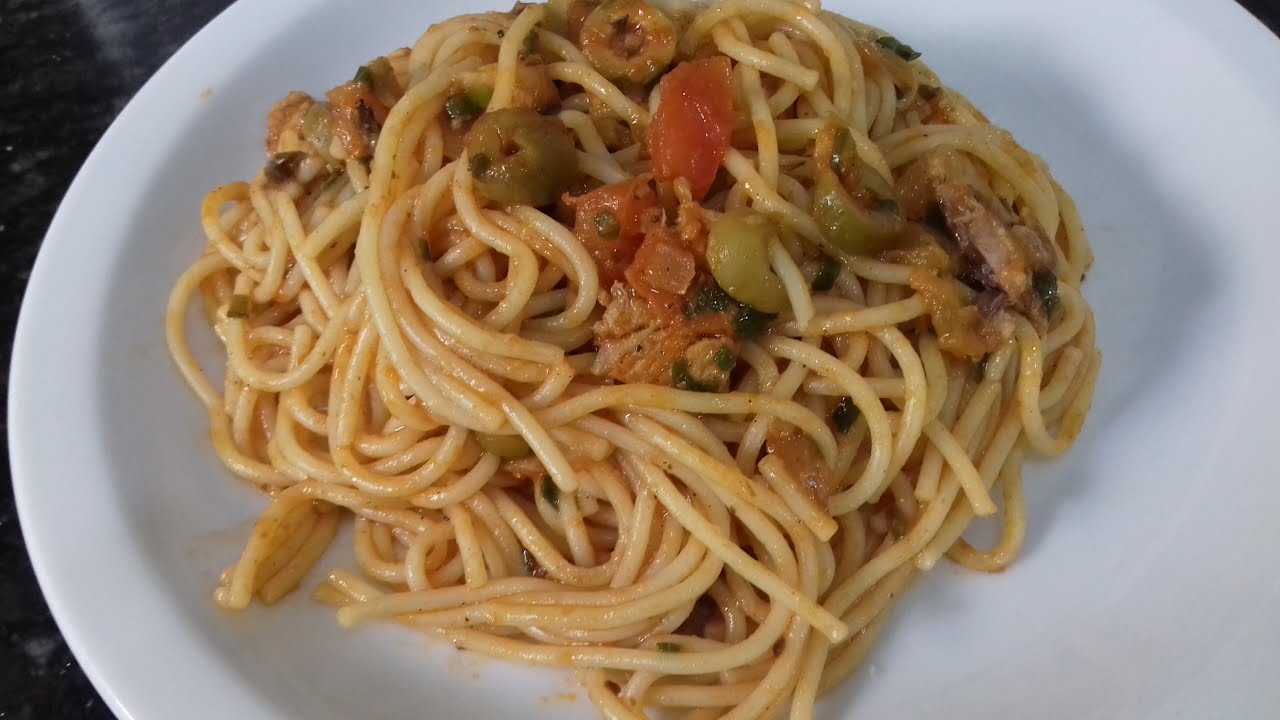 Macarrão com sardinha, prato rápido para o jantar 