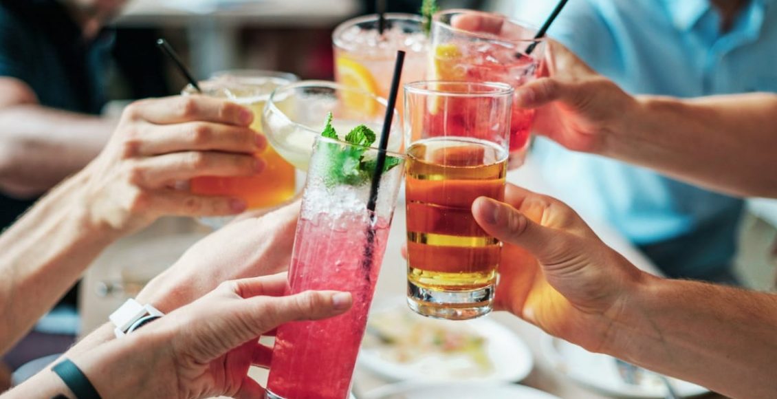 Drinks da ressaca: qual bebida mista tomar depois do fim de semana do Dia dos Namorados