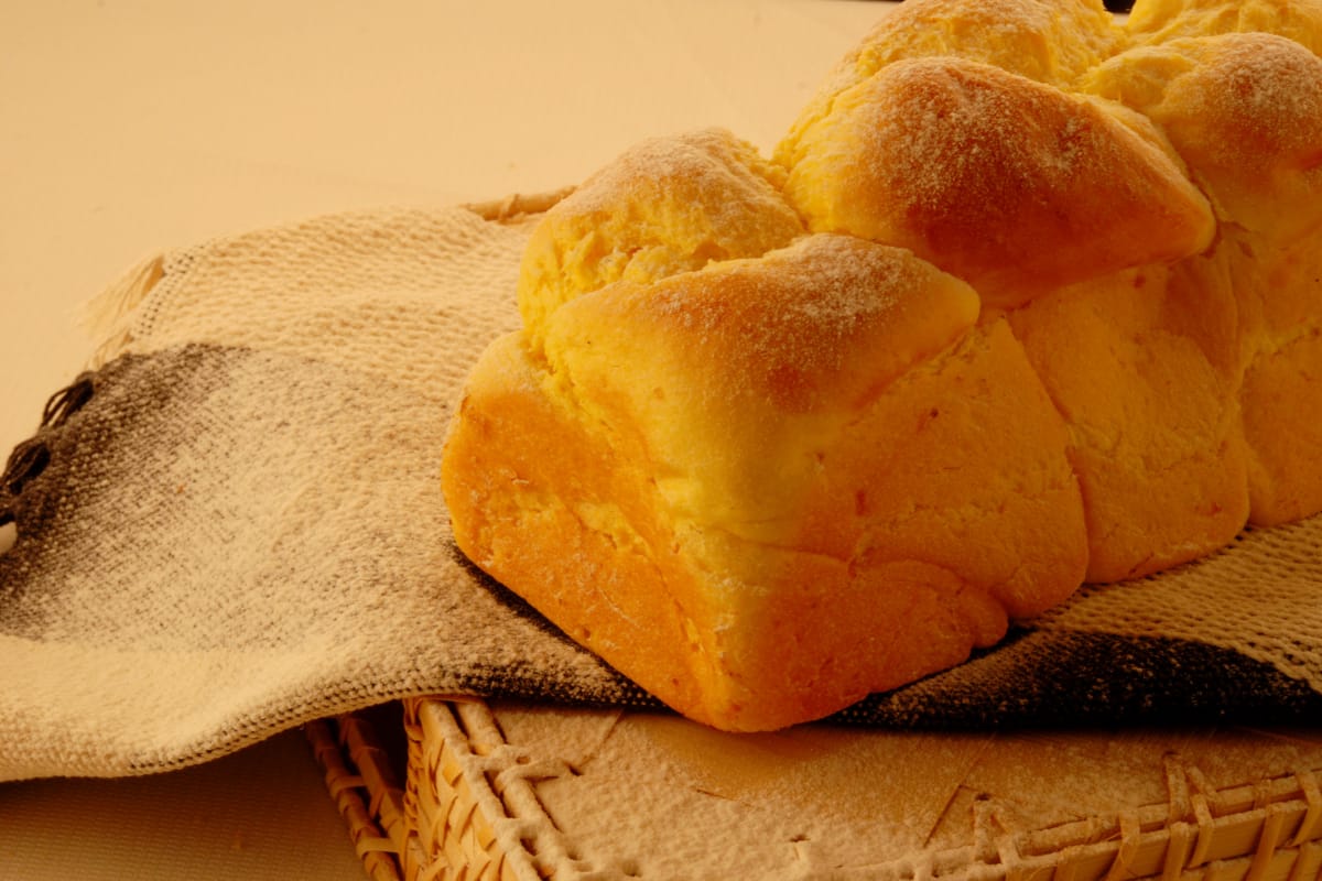 O pão de milho verde fica delicioso e pode ser apreciado em um lanche com a família ou até mesmo em um café da manhã especial