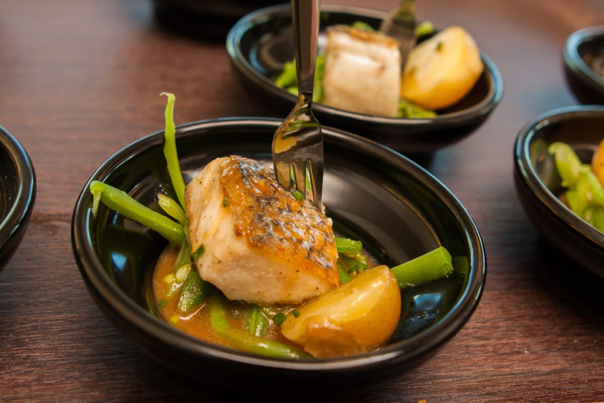 O salmão ao molho de manga é um prato extremamente fácil de preparar, mas bem requintado ao mesmo tempo, ideal para o almoço ou jantar especial