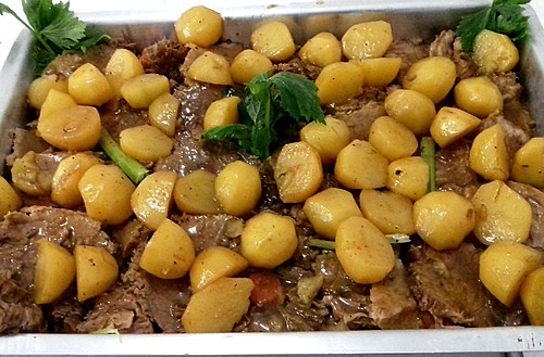 Receita caseira para o almoço, Lagarto com batatas na panela de pressão (temperos e essências)
