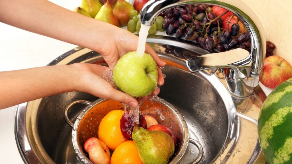 Mistura para higienizar frutas e verduras: você ainda não conhece a forma correta! Confira agora mesmo