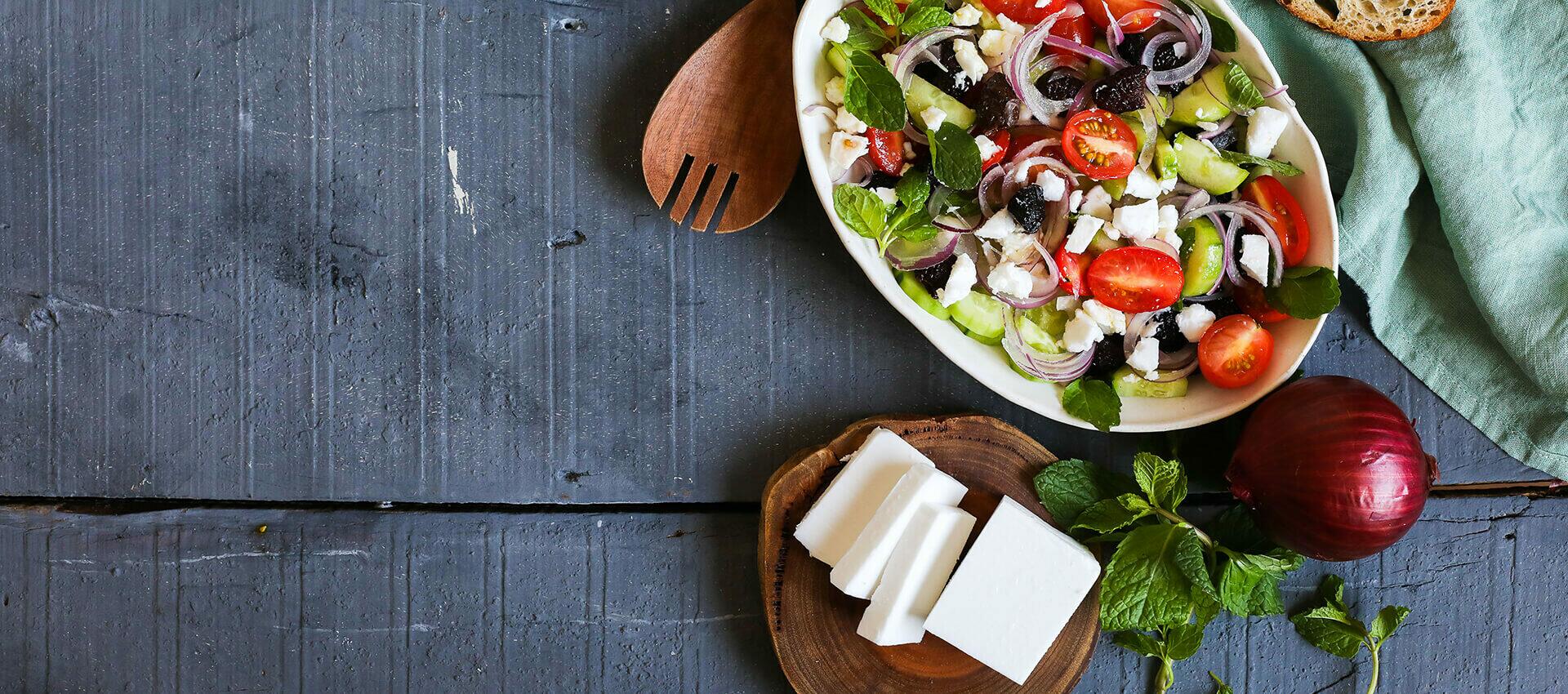 Salada mediterrânea acompanhamento no almoço 