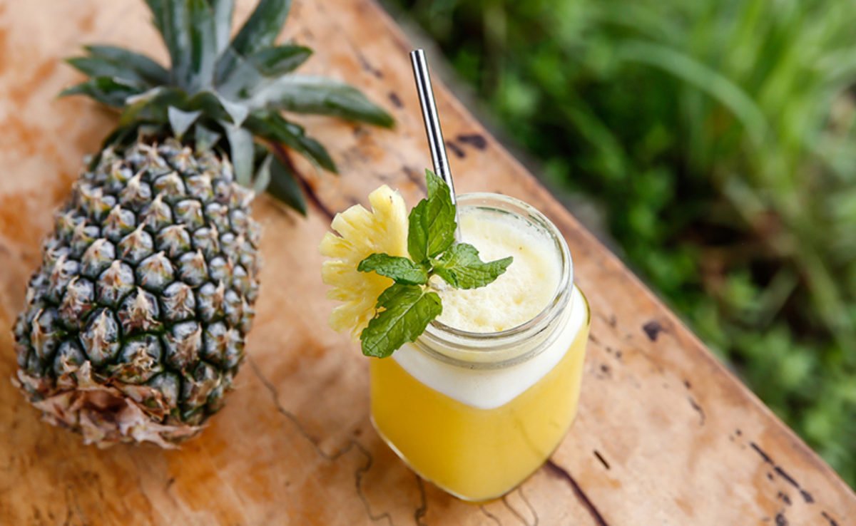 Conheça os benefícios do suco de abacaxi com hortelã e saiba como fazer a receita