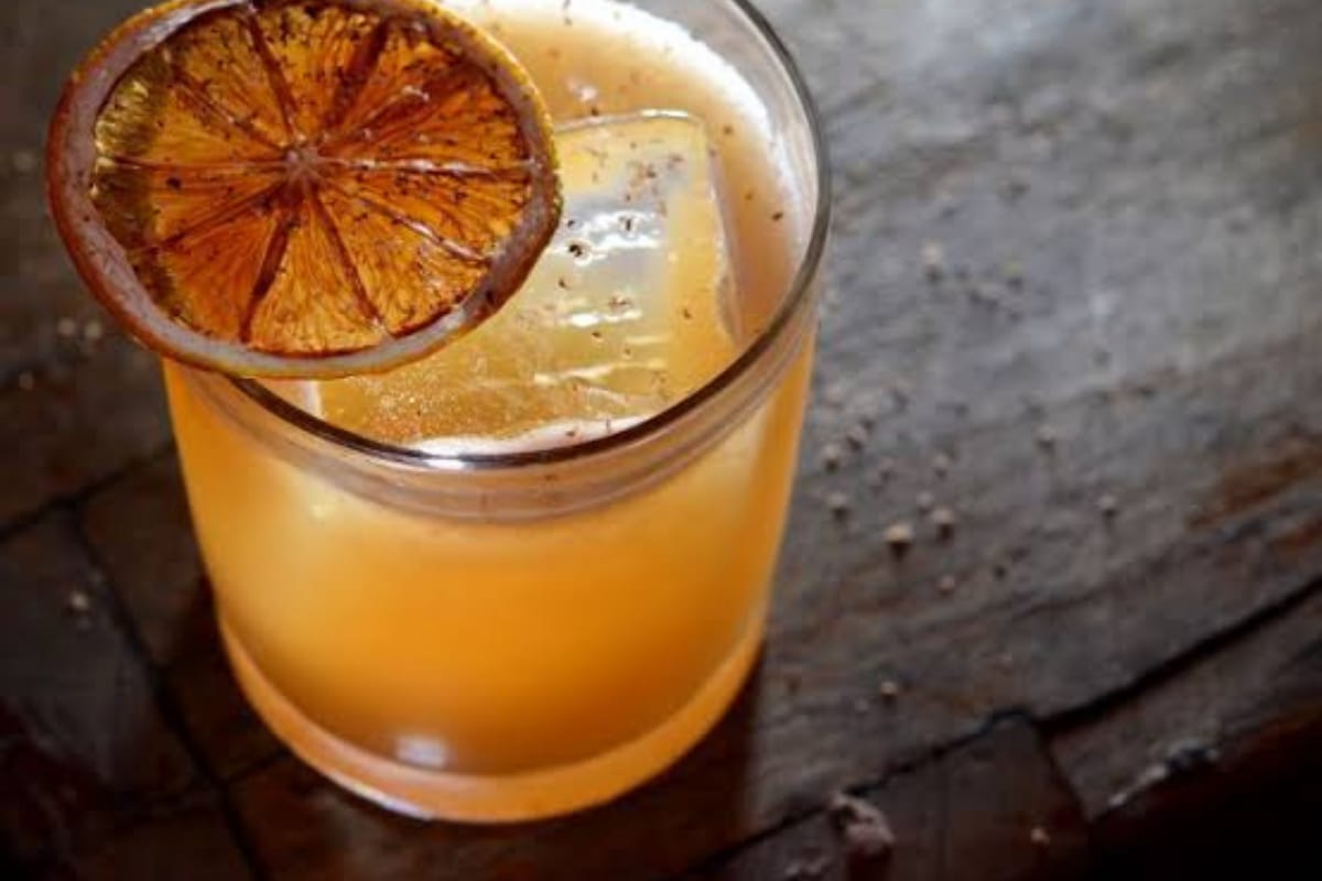 A base dessa bebida mista é o rum, uma das estrelas do Caribe, que se “exportou” para todo o mundo juntamente com sua fama e glamour
