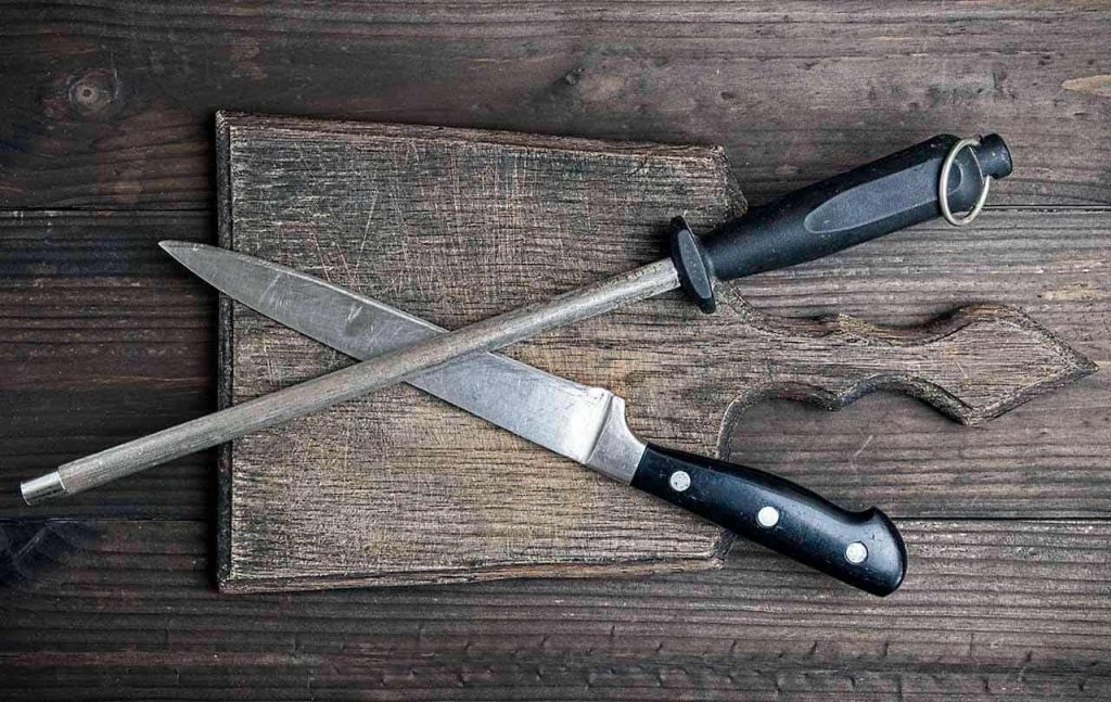 Como amolar faca com segurança: confira dicas práticas e eficientes