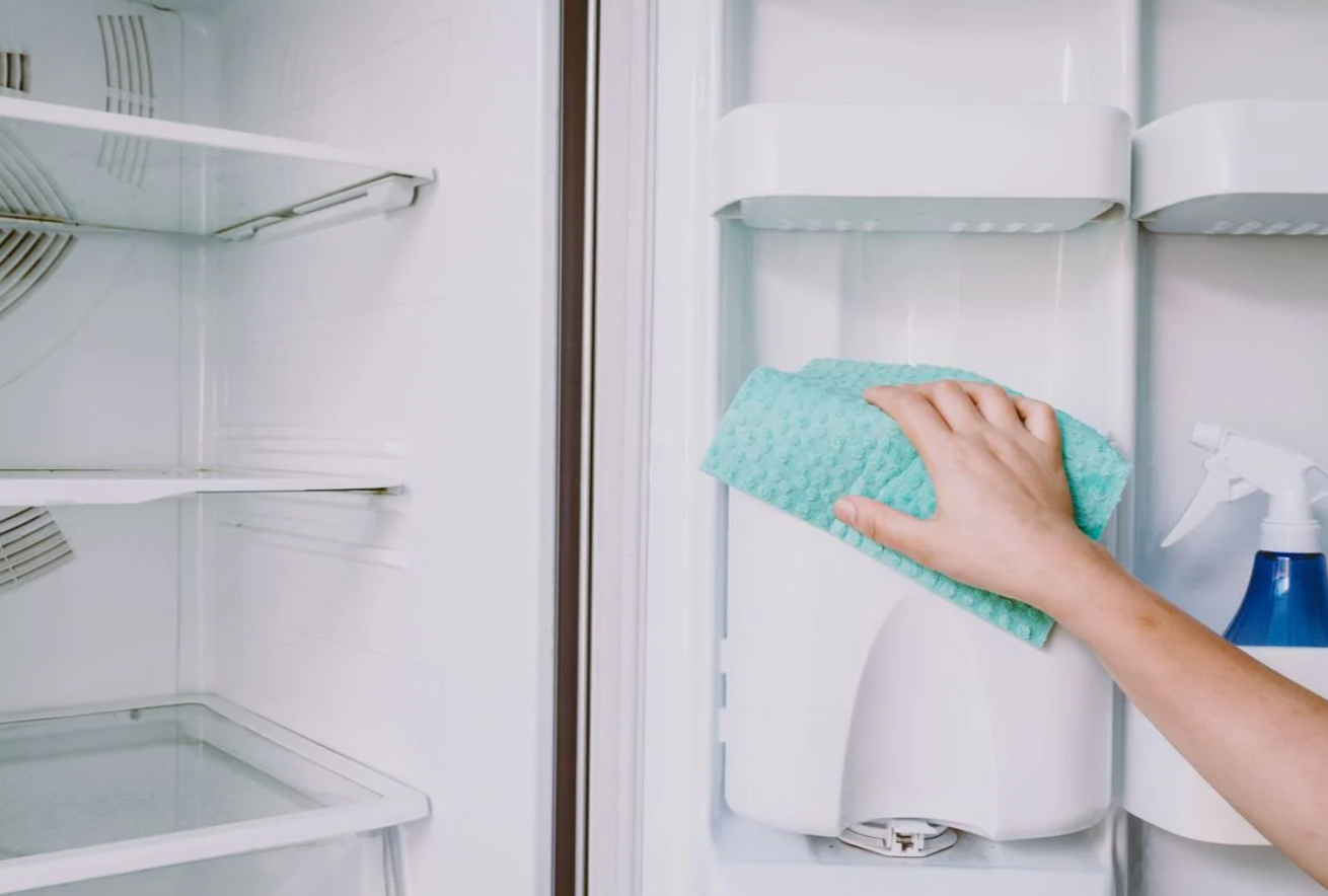 Como limpar borracha de geladeira: confira método correto agora mesmo