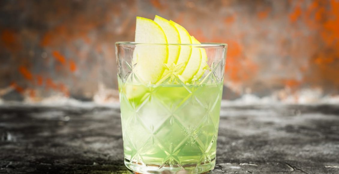 Drink com Jack Daniels Apple: aprenda a preparar uma bebida mista com o queridinho dos destilados