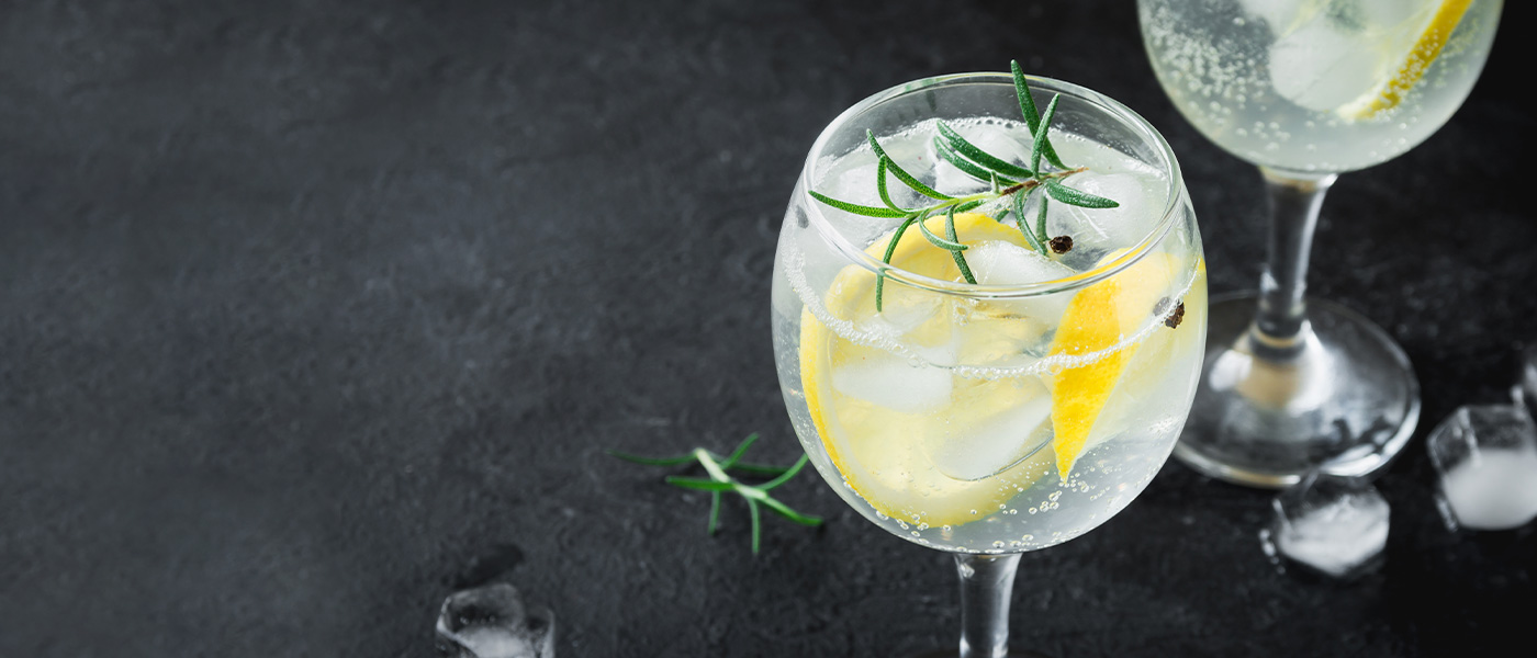 Gin com especiarias: conheça 4 formas diferentes de preparar esse drink