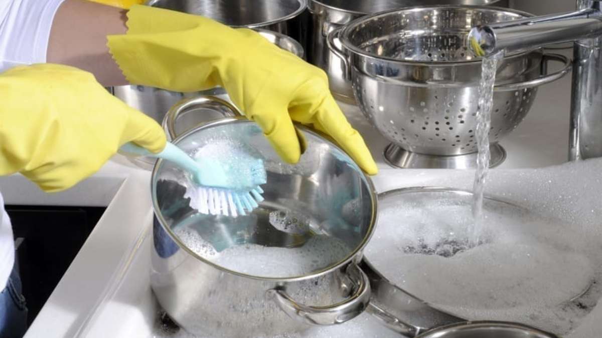 Misturinha caseira para limpar panelas de alumínio: saiba como facilitar a rotina com versões incríveis