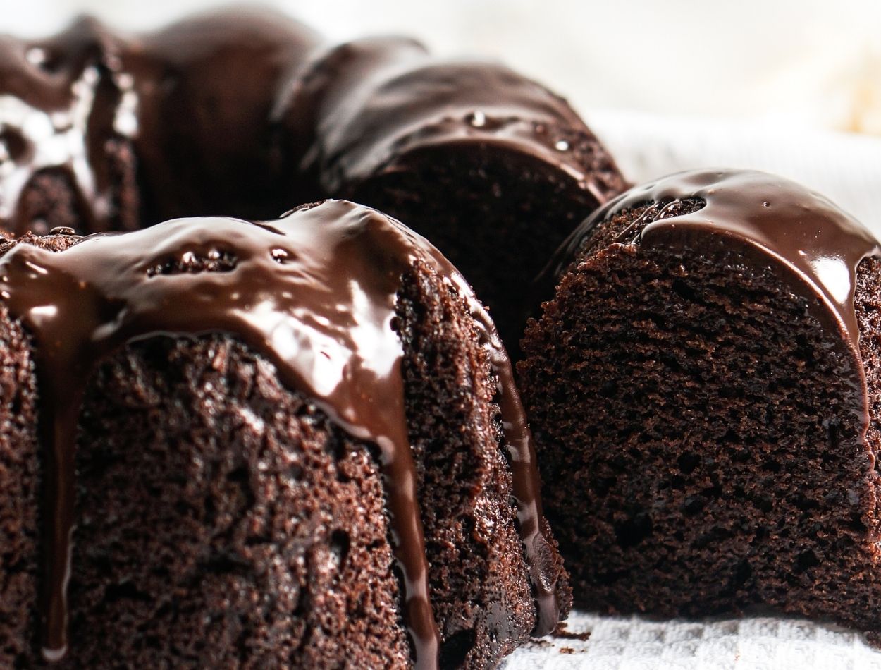 Bolo de Chocolate com açúcar mascavo: veja receita saudável imperdível