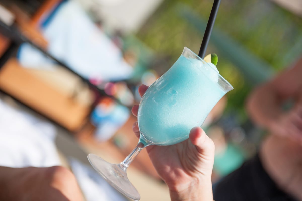 Essa delícia fica ainda mais saborosa quando se adicionar sorvete sabor coco na bebida alcoólica