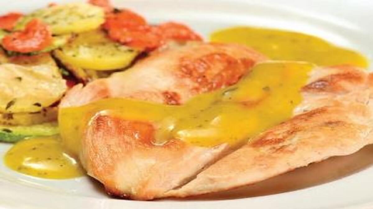 Filé de frango a molho de laranja: confira receita especial para o almoço ou jantar