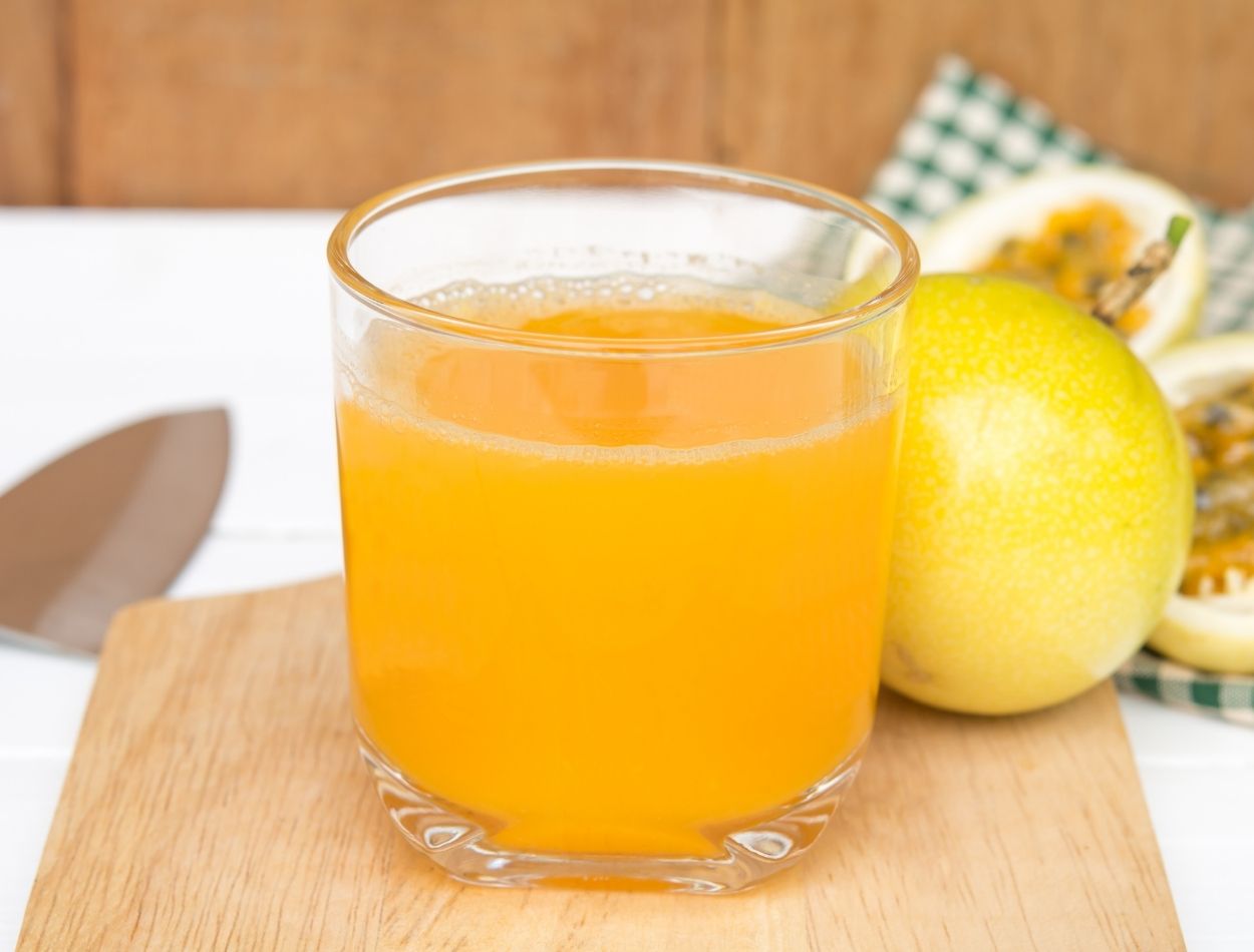 Suco de laranja com maracujá detox
