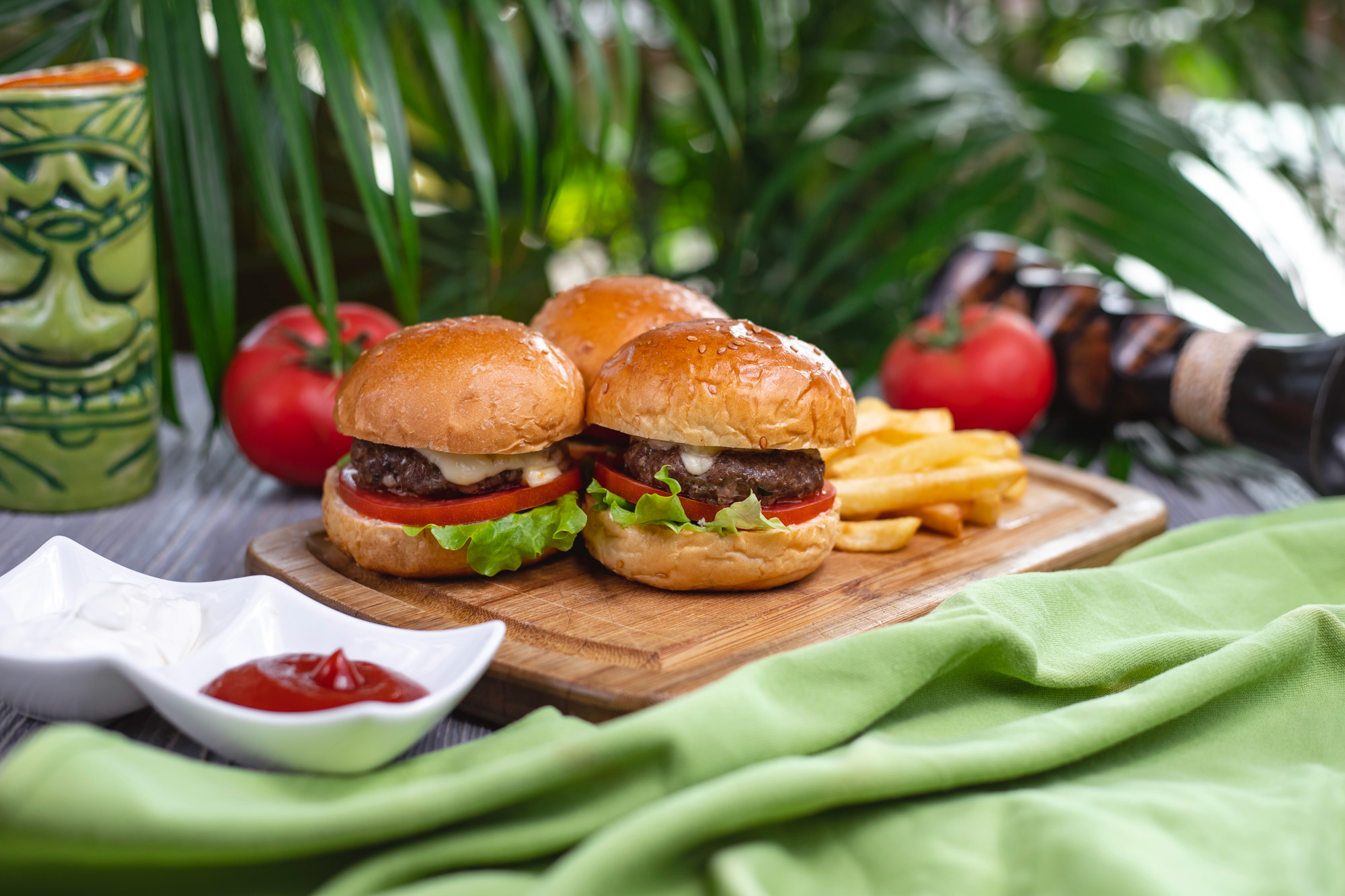Mini hambúrgueres caseiros para lanche ou jantar