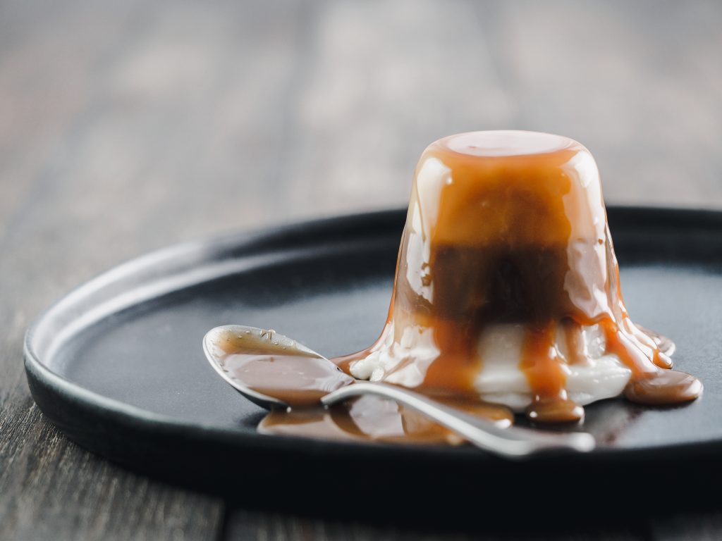 Mousse de maracujá com chocolate