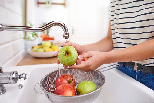 Como higienizar frutas para amenizar os agrotóxico: confira as dicas