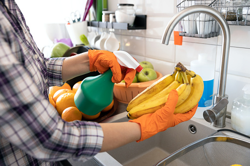 Como higienizar frutas para amenizar os agrotóxico: confira as dicas