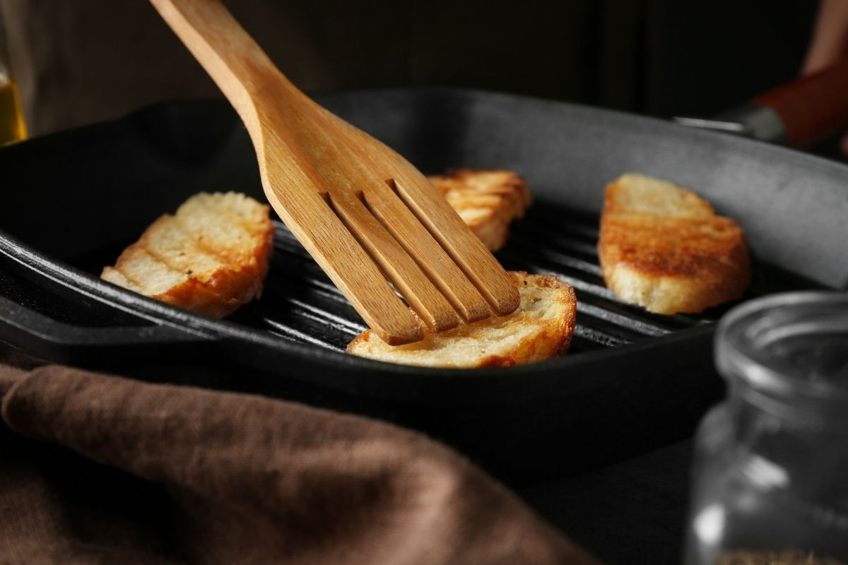 Aprenda a fazer o pão de frigideira sem glúten para lanche ou jantar rápido - Canva Pro