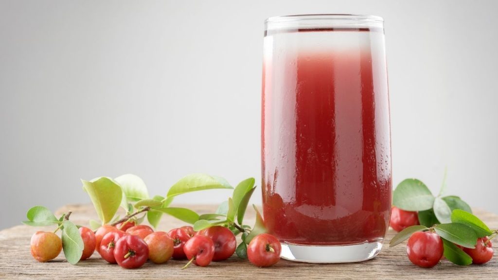 Suco de acerola e seus benefícios: inclua essa bebida no cardápio
