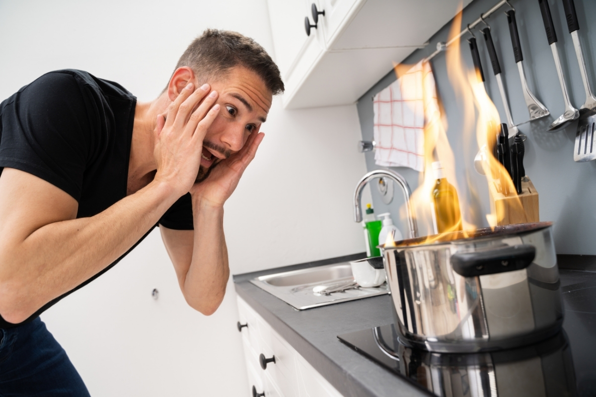 Como evitar acidentes domésticos na cozinha: confira 5 dicas de cuidados que você não pode deixar de ter