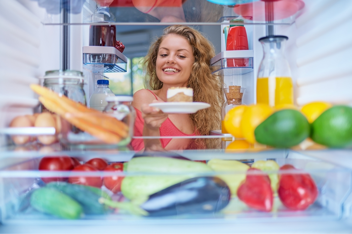 Dicas e truque secreto para evitar cheiro ruim na geladeira: você conhece? Confira agora mesmo